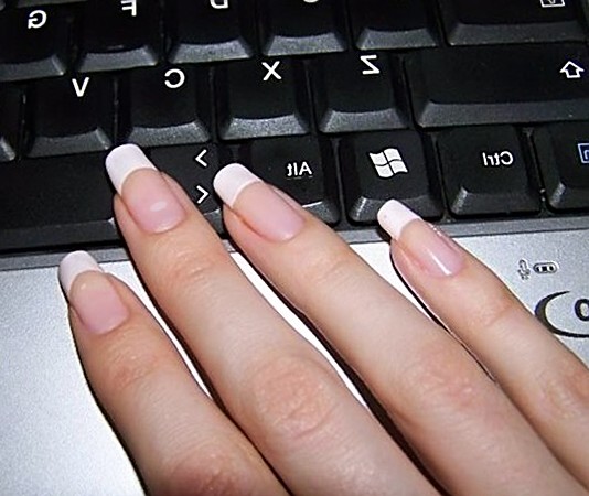 Фото белых ногтей на руках