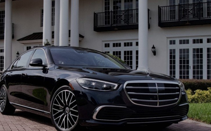 Аренда автомобиля VIP класса с водителем: комфорт и престиж для деловых и частных поездок
