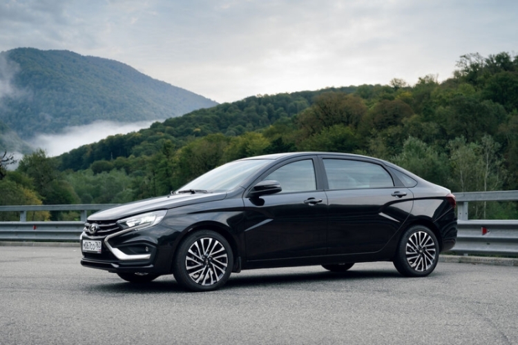 Автостат назвал количество проданных Lada Aura в 2025 году