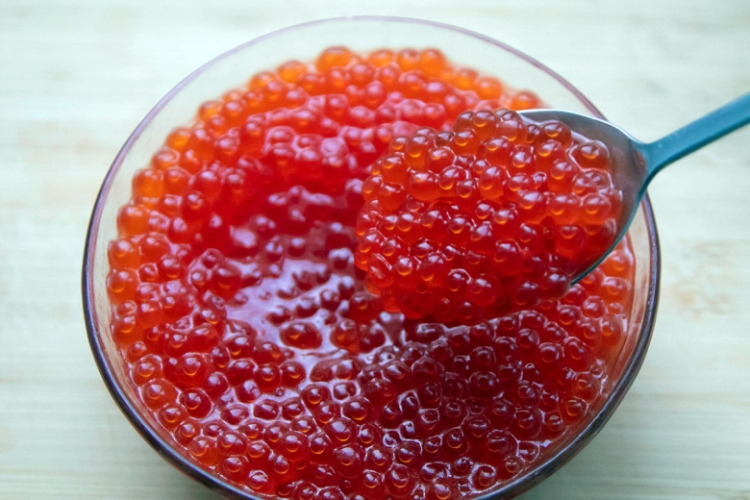 Диетолог раскрыла, кому лучше ограничить употребление икры