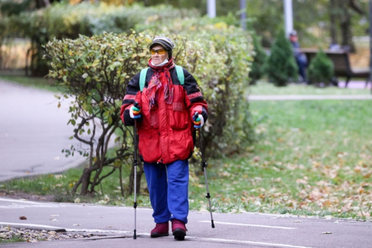 Фитнес-эксперт объяснил, какие нагрузки полезны пожилым людям