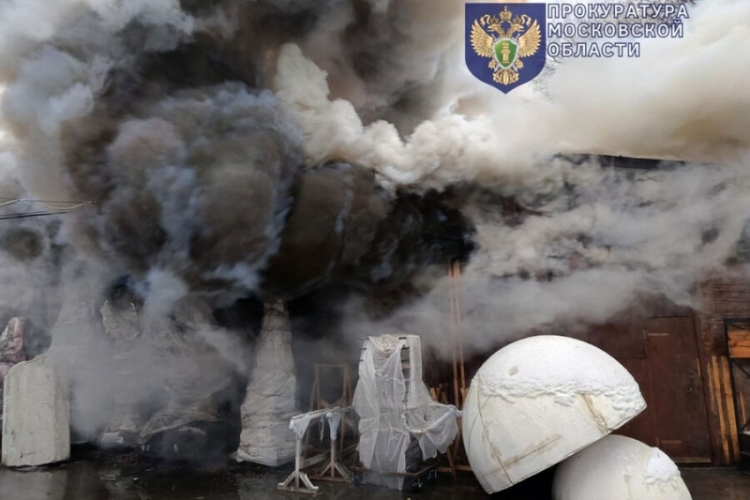 Названа причина пожара около церкви в Мытищах