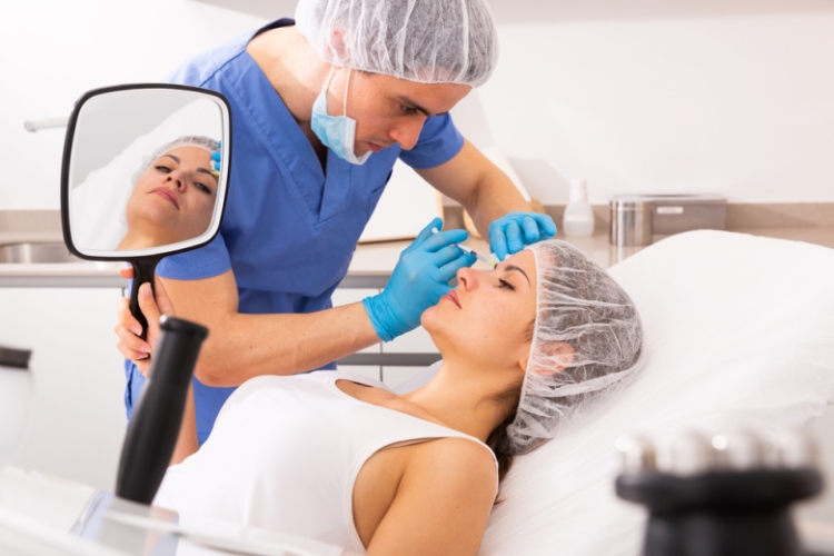 Названы пластические операции, способные испортить внешность