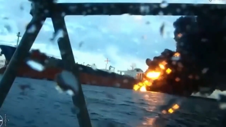 Опубликованы кадры ударов по танкерам в Черном море у берегов Турции