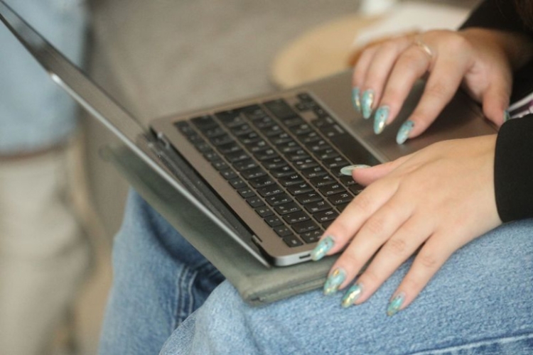 Психолог призвала не тратить выходные на работу