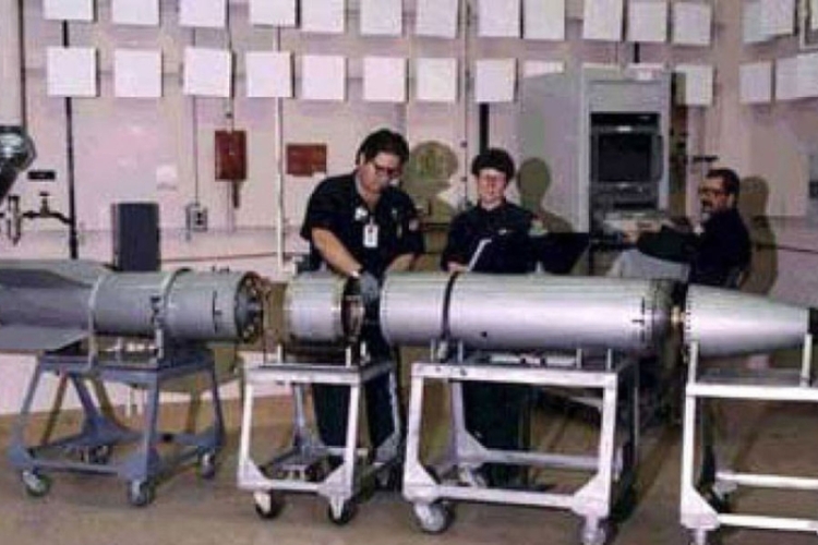 США провели летные испытания ядерной авиабомбы