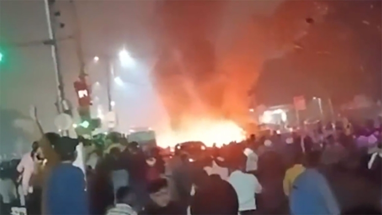 В столице Индии в результате взрыва автомобиля погибли восемь человек