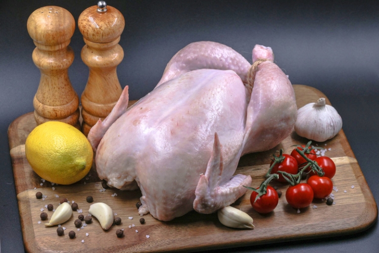 Врач объяснил, можно ли заразиться птичьим гриппом через еду