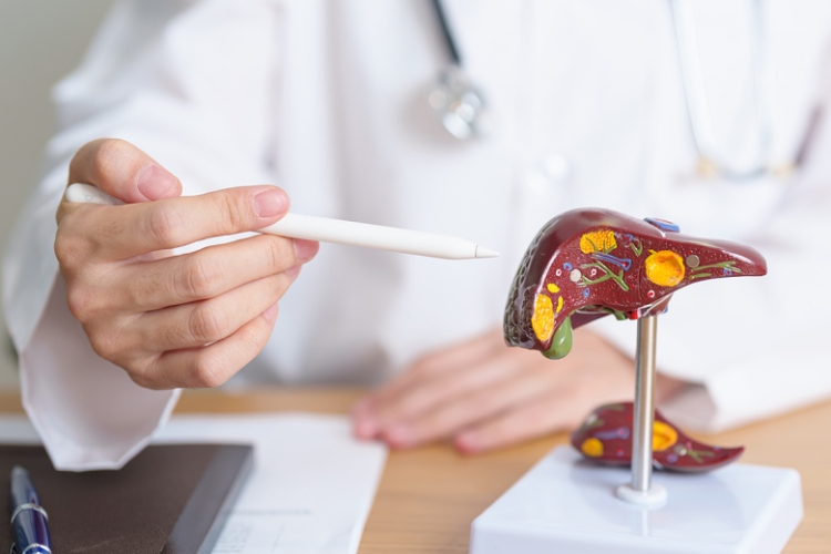 Заражаются почти везде: как не заболеть гепатитом А. Инструкция от врача