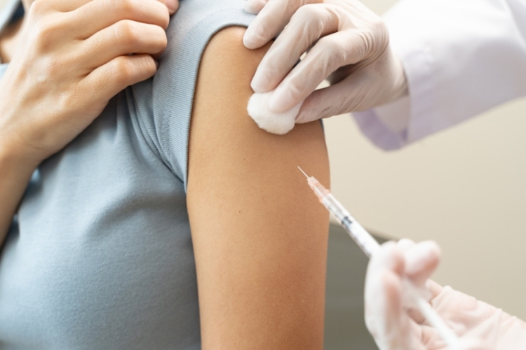 Заражаются почти везде: как не заболеть гепатитом А. Инструкция от врача